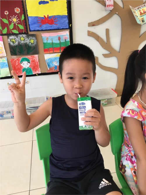 Trẻ bắt đầu uống sữa học đường từ ngày 7/9/2020